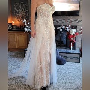 Gorgeous BRAND NEW Sexy Wedding Dress